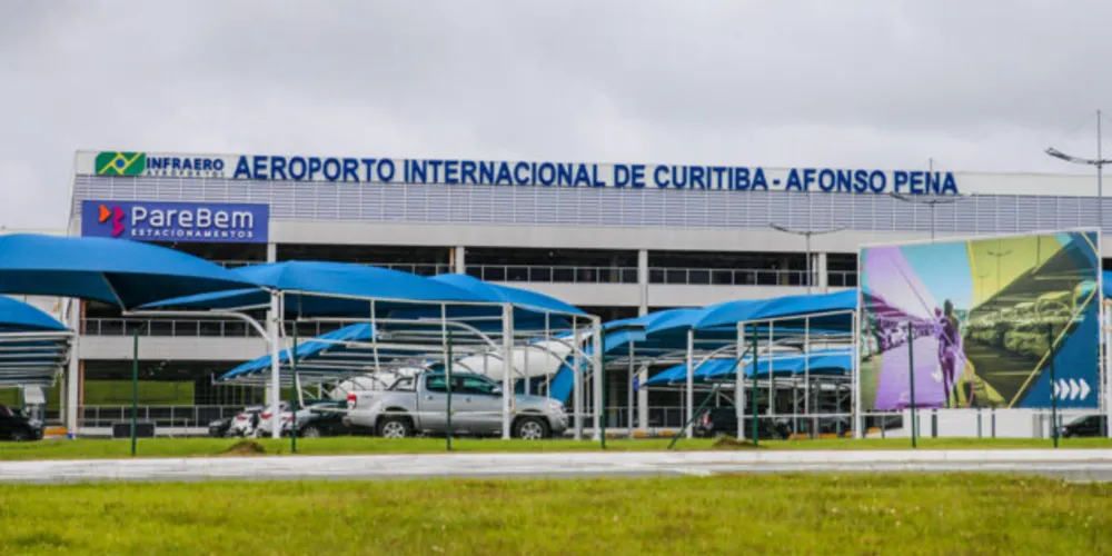 De acordo com a Infraero, desde às 6h25 um forte nevoeiro causou transtornos e alterações no itinerário