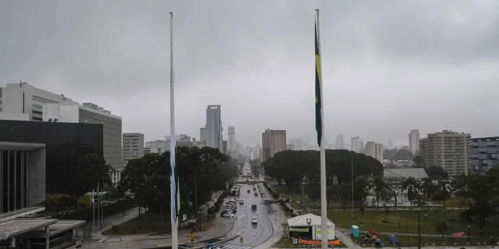 Paraná vive uma nova onda de contágio neste mês e o sistema de saúde no Estado está em níveis de alerta