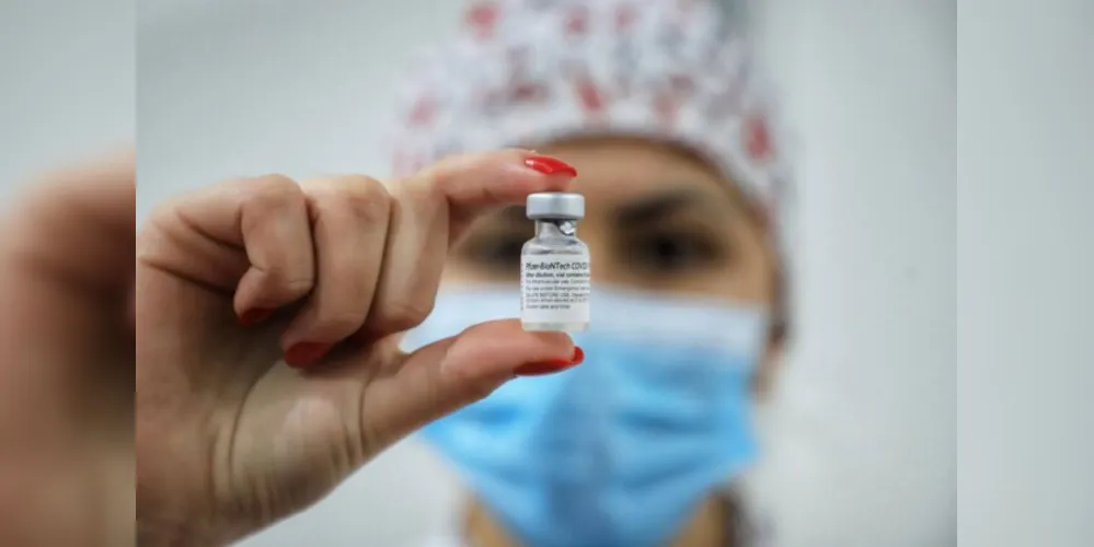 Cerca de 66,5% da população adulta recebeu ao menos uma dose do imunizante