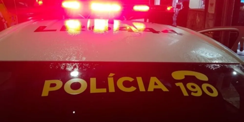 Estabelecimento comercial foi invadido na madrugada deste domingo (4)