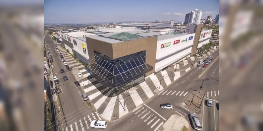 Lojas e quiosques do shopping funcionarão durante o feriado da padroeira da cidade