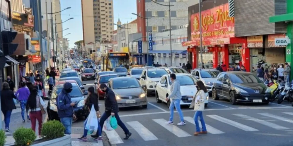 Comércio de rua poderá funcionar até as 20h deste sábado (7).