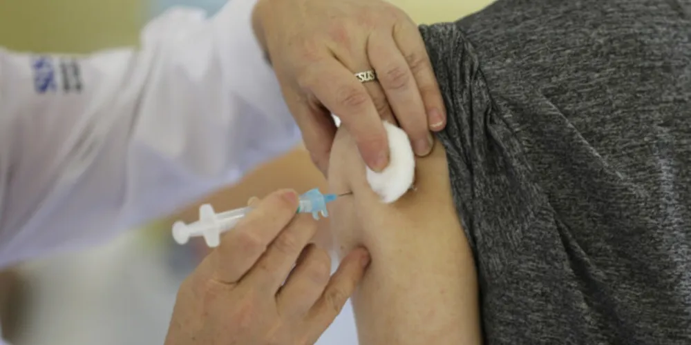 Paraná é o segundo Estado que mais vacinou profissionais do Ensino Básico contra coronavírus