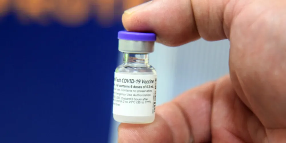 De acordo com a Secretaria de Estado da Saúde, as doses serão destinadas aos grupos prioritários e população em geral acima de 40 anos