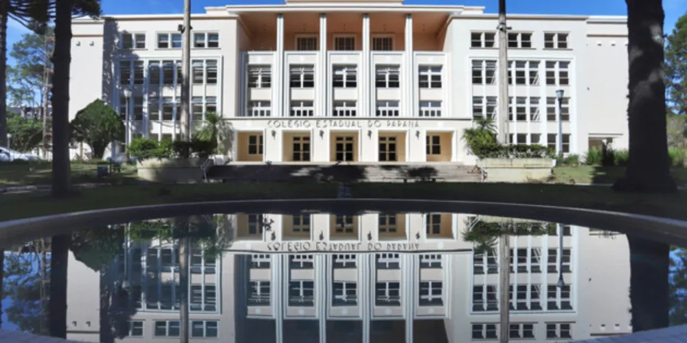 São 13 unidades, sendo seis em Curitiba e as demais em Paranaguá, Antonina, Ponta Grossa e Lapa que, além de representar um patrimônio arquitetônico, guardam parte da memória da educação paranaense