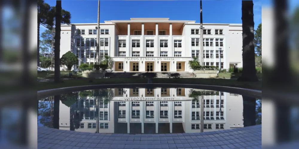 São 13 unidades, sendo seis em Curitiba e as demais em Paranaguá, Antonina, Ponta Grossa e Lapa que, além de representar um patrimônio arquitetônico, guardam parte da memória da educação paranaense