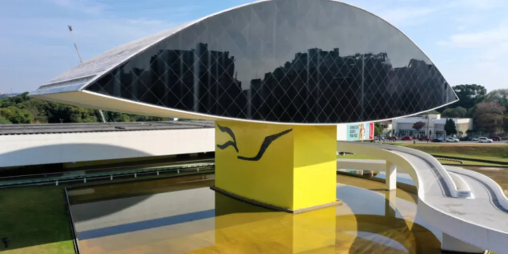 O Museu Oscar Niemeyer está aberto ao público, seguindo protocolo sanitário.