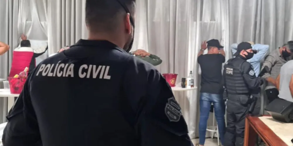 Polícia Civil prende 11 pessoas e dispersa festa clandestina