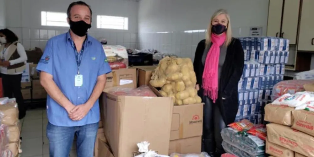 Nesta sexta-feira (11), famílias de Ponta Grossa começaram a receber os alimentos que foram doados na ação de distribuição de mudas nativas frutíferas promovida pelo Escritório Regional do Instituto Água e Terra (IAT) de Ponta Grossa