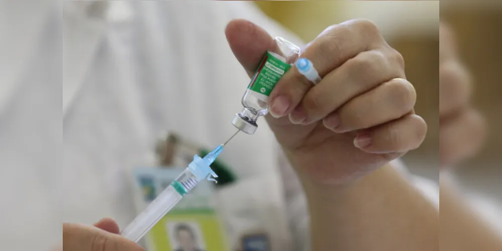 Novo lote com 360 mil doses de AstraZeneca chega nesta quarta-feira ao Paraná