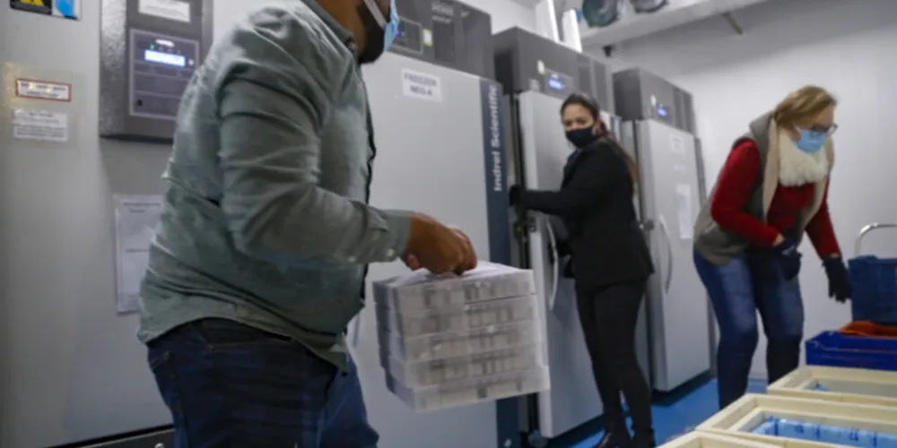 Imagem ilustrativa da imagem Novas vacinas contra a Covid-19 chegam ao PR nesta sexta