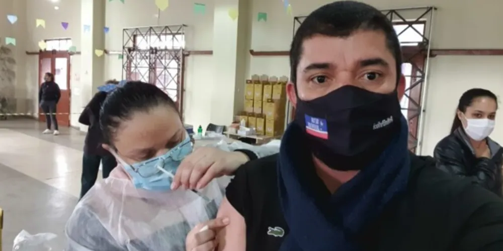 O assessor, padre Kleber, tomou a primeira dose da vacina contra a Covid, dia 18