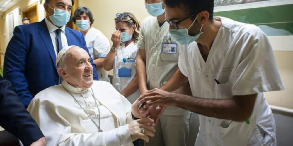Papa rezou neste domingo de modo especial por todos os enfermos e fez um apelo por um sistema de saúde acessível a todos