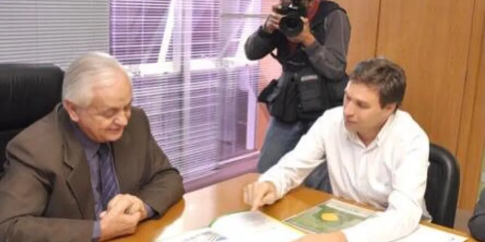 Pauliki com Pedro Wosgrau, em reunião no gabinete