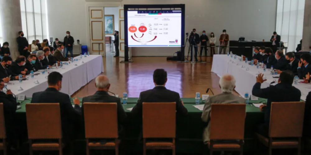 O texto autoriza o Poder Executivo do Estado do Paraná a delegar à União, pelo prazo de até 30 anos, prorrogáveis por até mais 30
