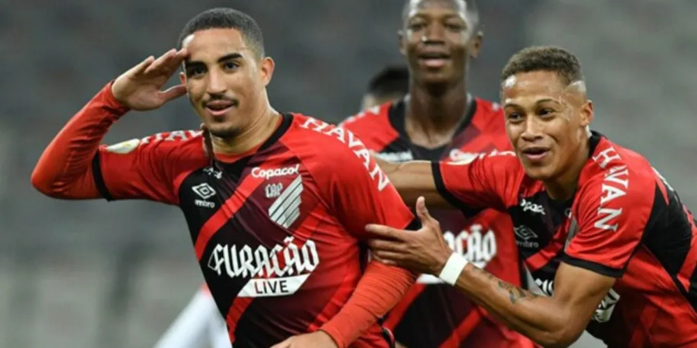 O Rubro-Negro paranaense foi a 12 pontos, um a frente de Fortaleza, mesmo com um jogo a menos na competição