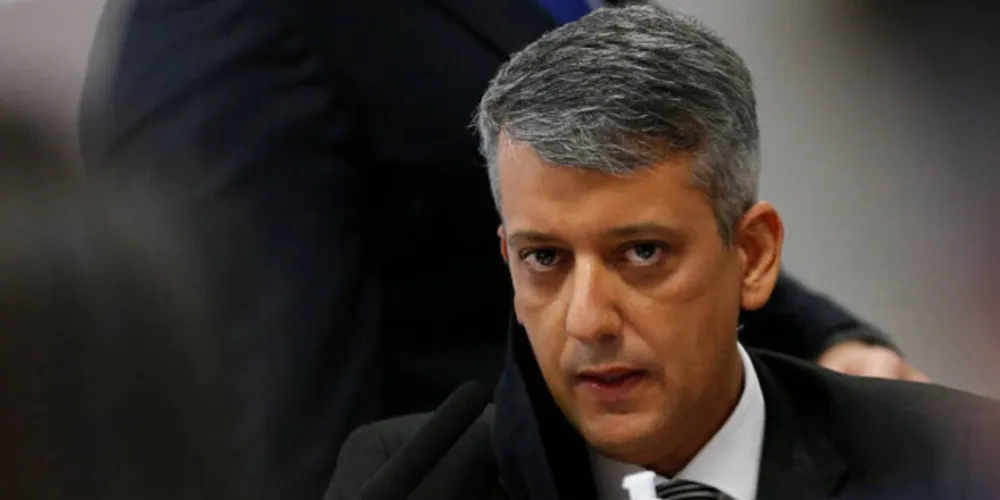 Dias, acusado de cobrar propina de US$ 1 por dose de vacina, responderá em liberdade à acusação de falso testemunho
