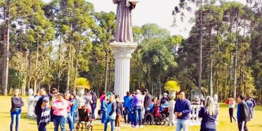 Coluna Na Trilha da Fé (14/08): Duas devotas e um santuário.