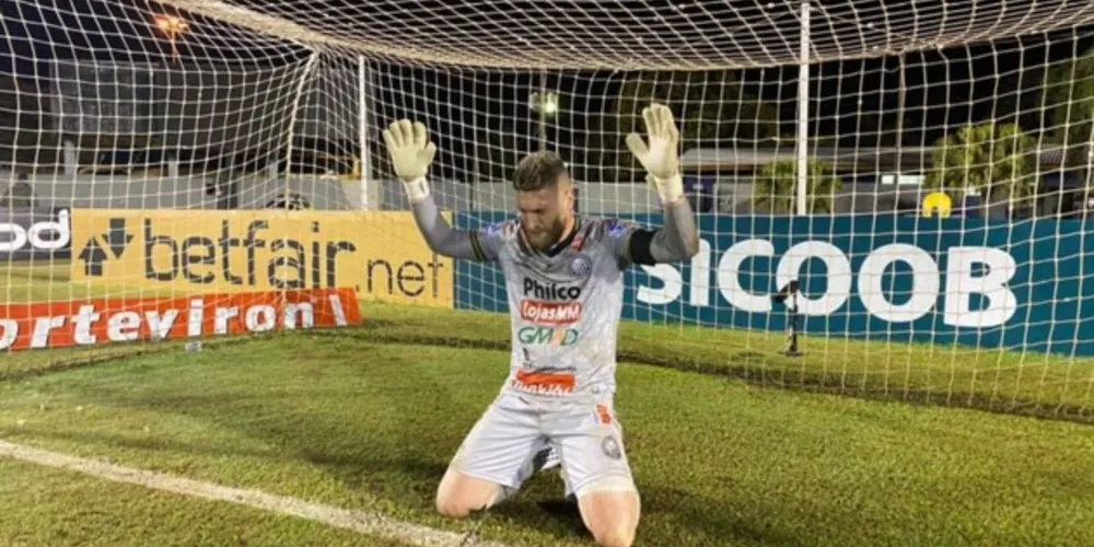 Ótima atuação de Simão levou o Fantasma à segunda vitória consecutiva