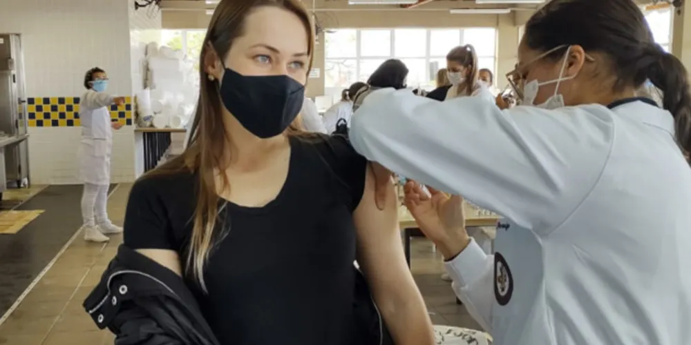 Mutirão de vacinação ocorreu neste sábado (15)