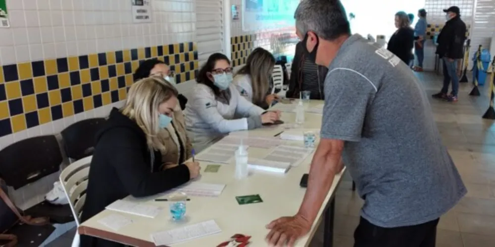 Imagem ilustrativa da imagem Prefeitura define grupos para vacinar na segunda e terça