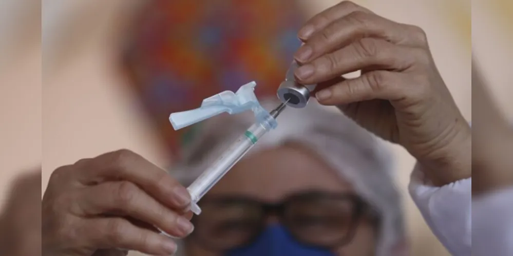 Mais de 6 milhões de paranaenses já receberam ao menos uma dose contra a Covid-19