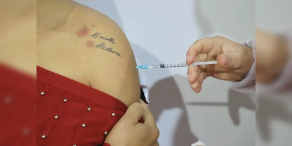 Público que deve se vacinar contra a Covid-19 amanhã (4) está com baixa adesão.