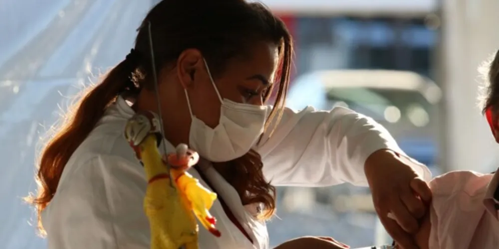 Imagem ilustrativa da imagem Ministros dizem que população será vacinada até o final do ano