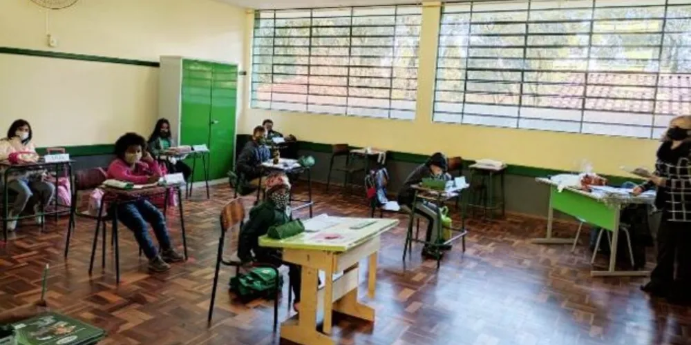 Atividades ocorrem no modelo híbrido para os alunos da rede municipal