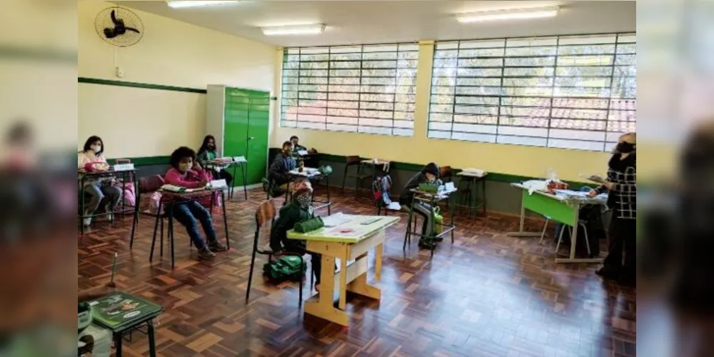 Atividades ocorrem no modelo híbrido para os alunos da rede municipal