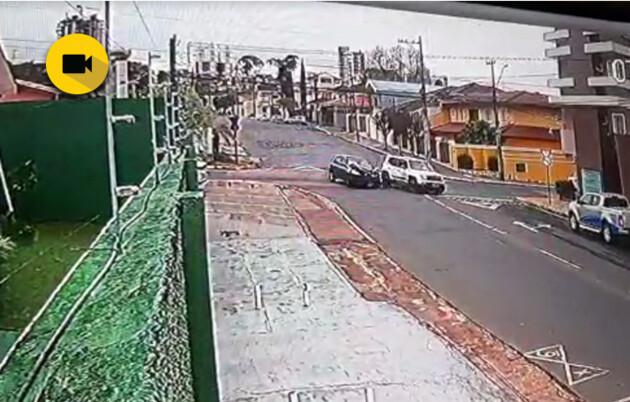 Imagem ilustrativa da imagem Câmera de segurança flagra acidente no Jardim Carvalho