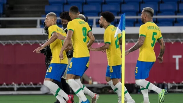 No primeiro tempo, o Brasil amassou o adversário, mas levou um susto na segunda etapa; Richarlison marcou três vezes