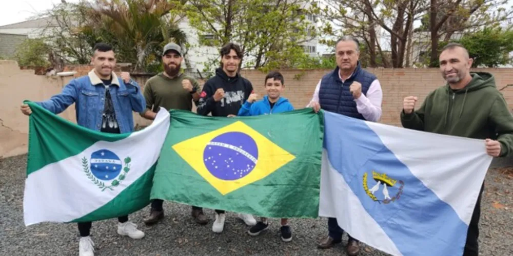 Plauto entrega homenagens para atletas do MMA