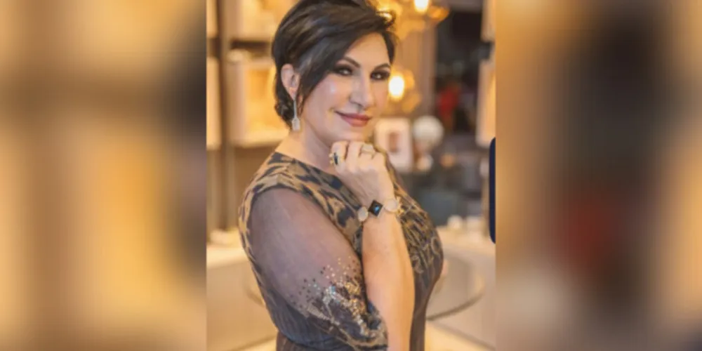 FELICITAÇÕES - Marlowa Machado Rizental será muito cumprimentada pela passagem de seu aniversário nesta quinta -feira (21). Marlowa está sempre presente nos eventos sociais de nossa cidade, e é um nome atuante em prol da nossa comunidade, sempre envolvida em eventos beneficentes. Da coluna RC os votos de alegrias. 