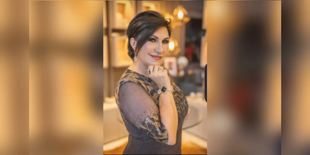 FELICITAÇÕES - Marlowa Machado Rizental será muito cumprimentada pela passagem de seu aniversário nesta quinta -feira (21). Marlowa está sempre presente nos eventos sociais de nossa cidade, e é um nome atuante em prol da nossa comunidade, sempre envolvida em eventos beneficentes. Da coluna RC os votos de alegrias. 