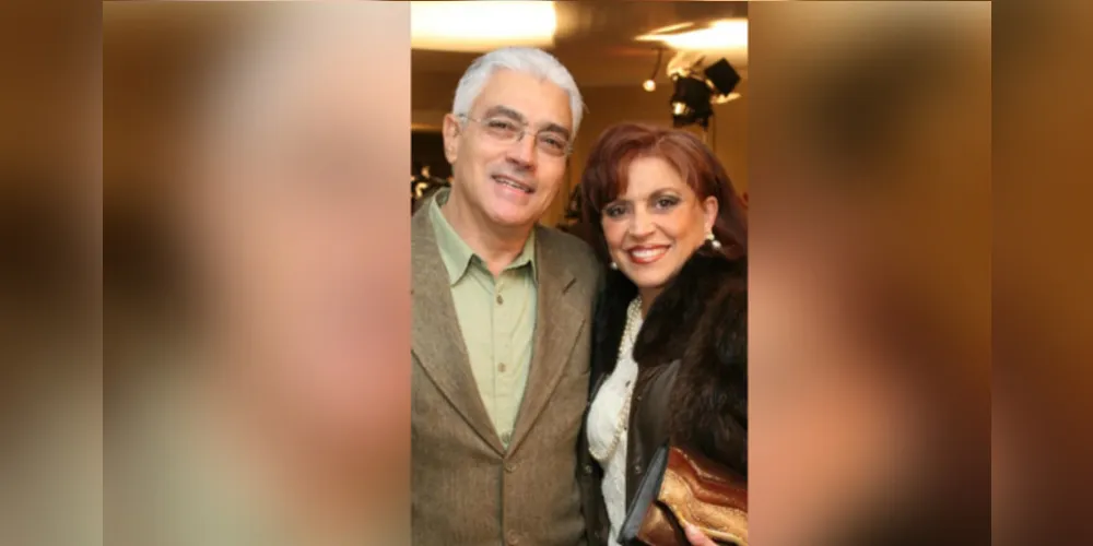 Iclea Saliba Cunha reserva a próxima sexta – feira (29), para celebrar mais um ano de vida. Curtindo o papel de avó em boa parte dos seus dias, Iclea é presença destacada nos mais importantes eventos empresariais e filantrópicos da cidade e ainda encontra tempo para atuar na diretoria do Clube Ponta Lagoa.  No registro, Iclea com seu marido Irapuan Cunha.   Da coluna RC os votos de muita saúde e realizações! 
