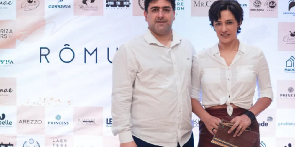 TROCA DE IDADE - O advogado Ipuran Cury será muito cumprimentado pela passagem de aniversário nesta quinta -feira(14). No registro, Ipuran e sua esposa Denise Cury.  Da coluna RC os votos de prosperidade e sucesso.