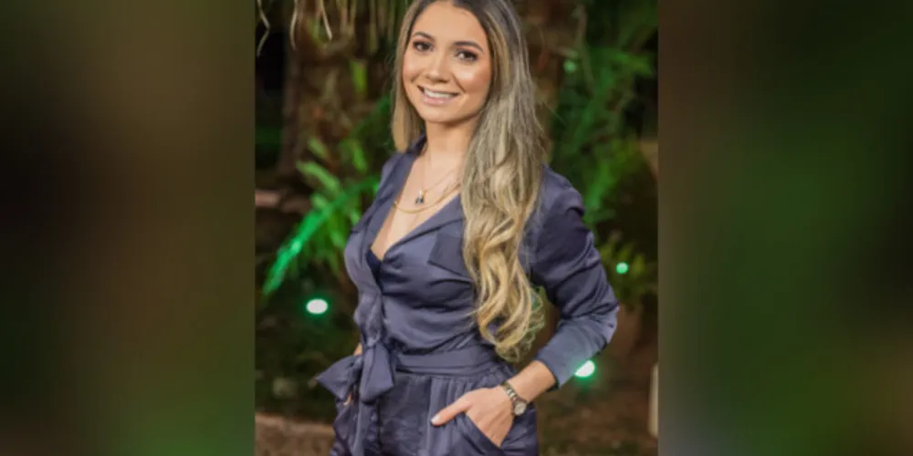 FELICITAÇÕES - A fisioterapeuta Juliana Borato receberá os cumprimentos pela troca de idade, na próxima sexta -feira (3). Juliana que vem se destacando com seu trabalho com o método Renata França, que é uma combinação de manobras de massagem modeladora e redutora com drenagem linfática desenvolvida pela esteticista baiana. Da coluna RC os votos de alegrias e sucesso.