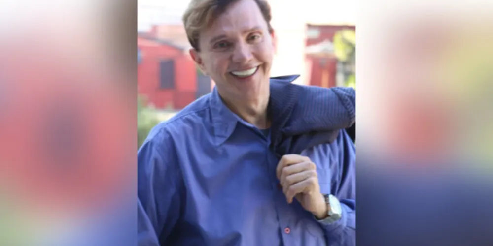 NIVER - O empresário Léo Pasetti celebra nesta quarta - feira (29), a passagem de seu aniversário. Um dos mais atuantes profissionais de comunicação da cidade, Léo atuou em diversos veículos, se destacando pelo seu estilo único de informar a comunidade. Sempre disposto a dar espaço para produções locais, Léo é reconhecido pelo seu bom humor e por sua autenticidade. Da coluna RC os votos de realizações.