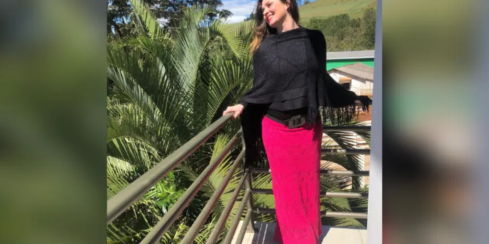 TROCA DE IDADE - A jornalista Luciane Rosas receberá as felicitações pela passagem de seu aniversário na próxima quarta -feira (6). Da coluna RC os votos de realizações.