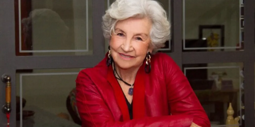  REGISTRO  - Hoje, às 16 horas, a Presidente da Academia de Letras dos Campos Gerais, Neuza Helena Postiglione Mansani, comandará o Sarau Virtual Salve Salve Ponta Grossa, pelo Facebook da instituição. Todos estão convidados.