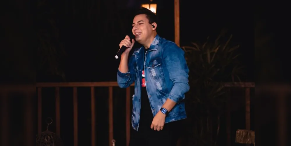 LANÇAMENTO – No próximo sábado (16), a partir das 18 horas no Quintal da XV acontece a festa de lançamento do DVD do cantor Thiago Neres. Uma realização da TF Produtora de Eventos.
