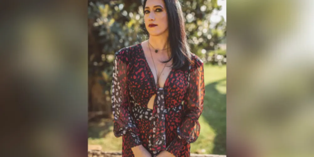 TROCA DE IDADE - A consagrada designer de moda, Fernanda Nadal, celebrará nesta quarta – feira (27) a passagem de seu aniversário. Fernanda com seu espírito arrojado sempre impecável veste e calça muitas mulheres elegantes da região para momentos especiais. Da coluna RC os votos de sucesso e alegrias.