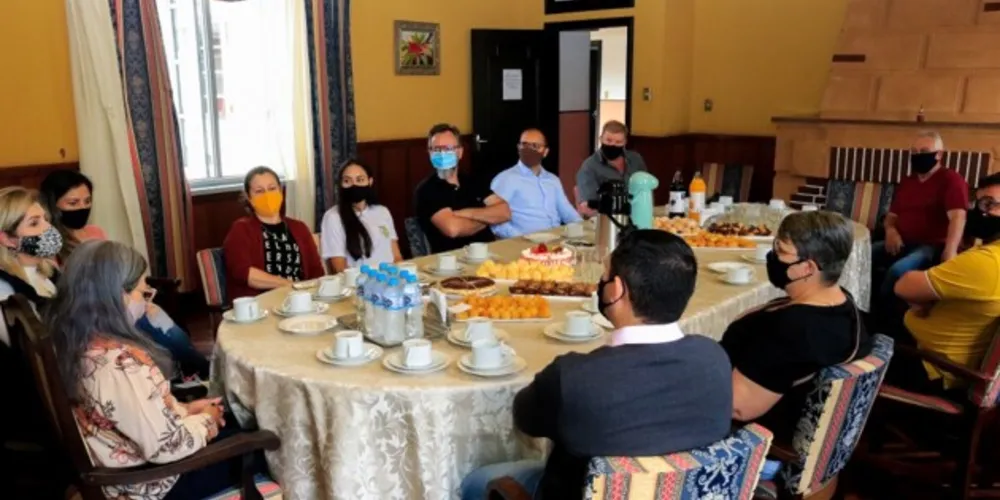 Na oportunidade, foram debatidas novas parcerias entre as partes visando o desenvolvimento do município 