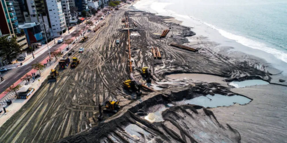 Praia Central tem, em média, 25 metros de faixa de areia. Após a obra, esse número deve aumentar para 70 metros