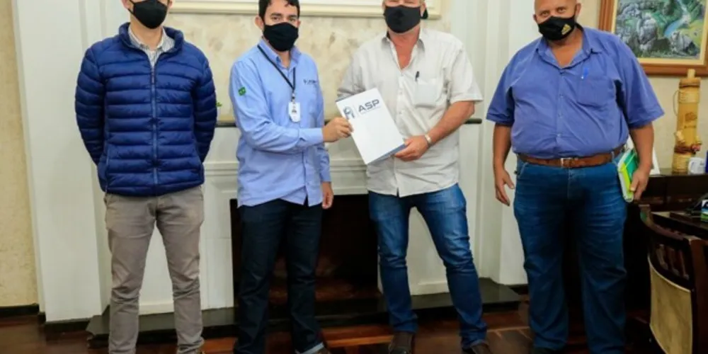  Em parceria com uma empresa local, a administração pretende acertar a documentação e o direito à propriedade para diversas famílias