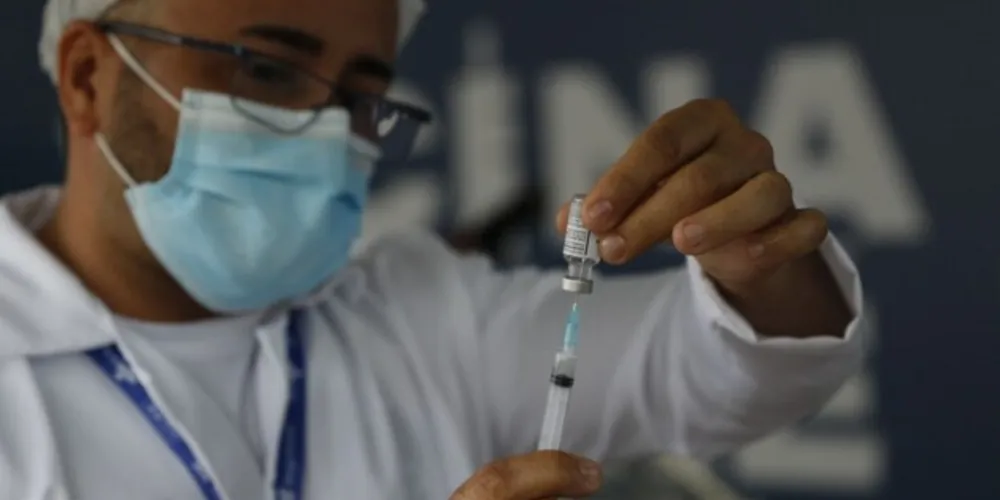 Vacinação avança no Brasil e número de óbitos cai