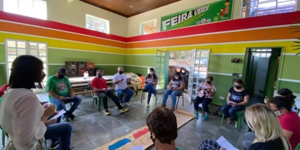 Encontro reuniu colaboradores que atuam na execução do programa Feira Verde