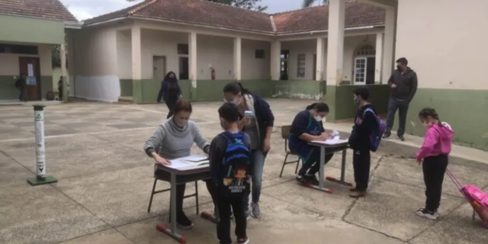 Equipe técnica da prefeitura busca garantir a segurança de alunos e professores durante a retomada presencial 