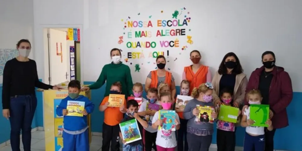 Escolas da rede municipal receberam novos livros a partir do projeto 'Abre Aspas'